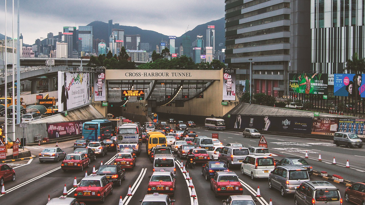 香港ハンセン株価指数（HSI）が23,500ポイントの水準まで下落